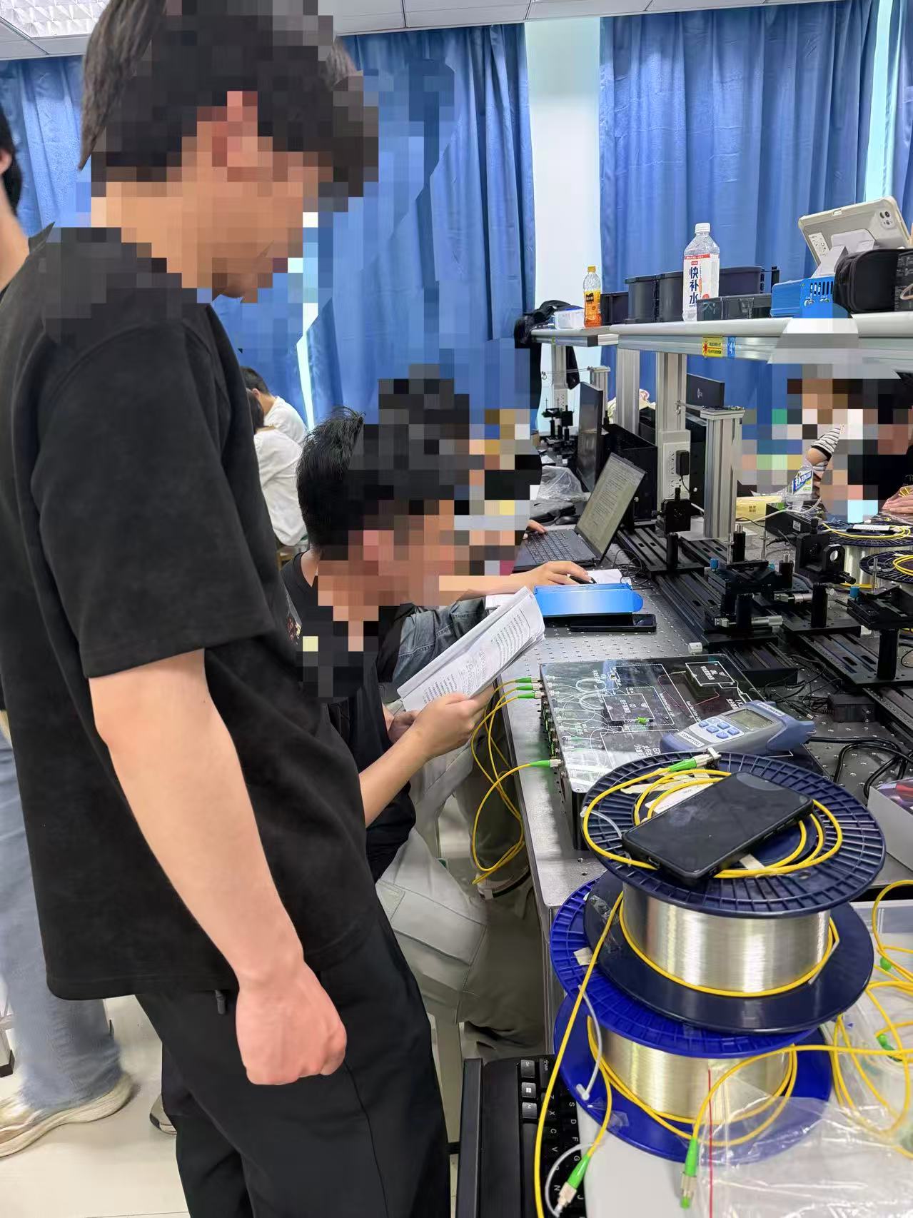 东北大学秦皇岛分校光电实验室建设实拍图片
